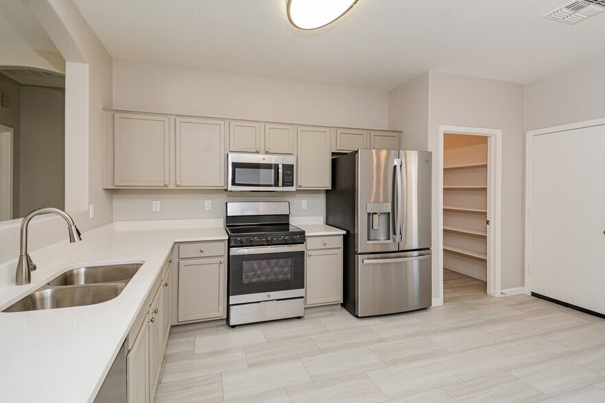 Building Photo - 12084 W Dreyfus Dr