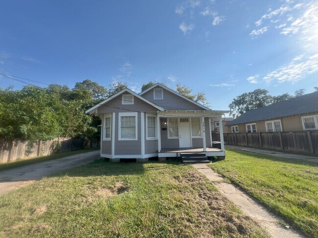 Primary Photo - Charming 3-Bedroom Home Near Baton Rouge General Hospital!