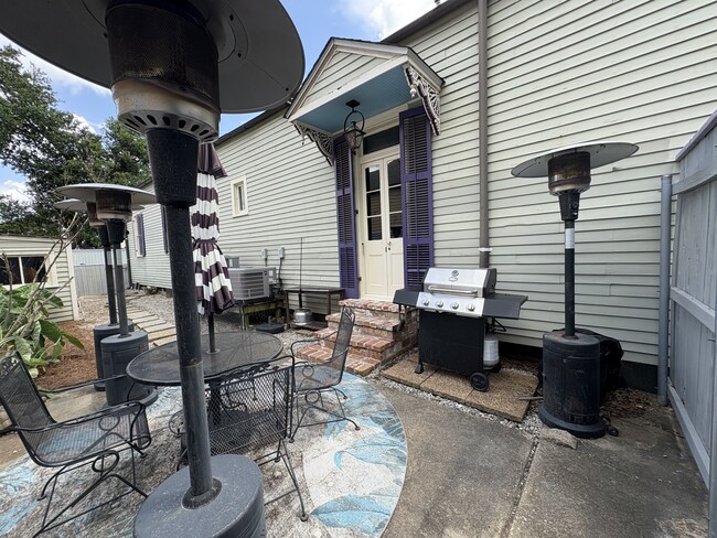 Building Photo - 218 N Alexander St