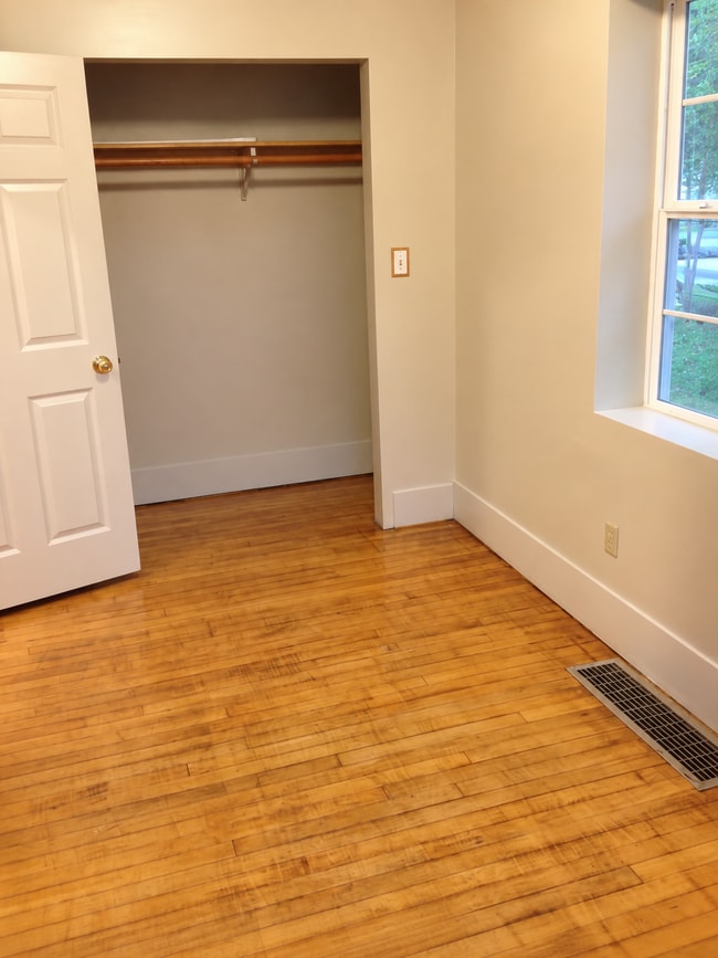 Building Photo - 4 Bedroom Student Rental Near UW-Eau Claire