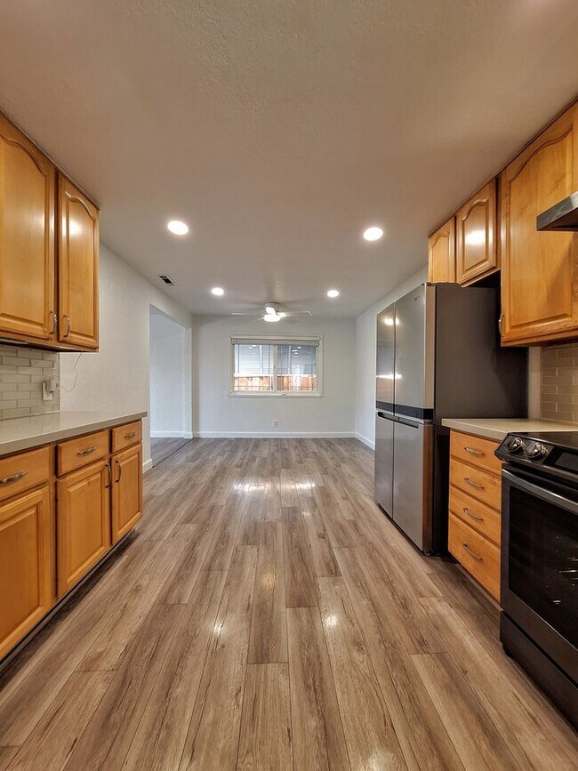 Building Photo - 10501 Observatory Dr