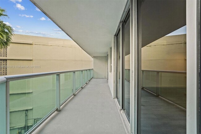 Building Photo - 1500 Bay Rd