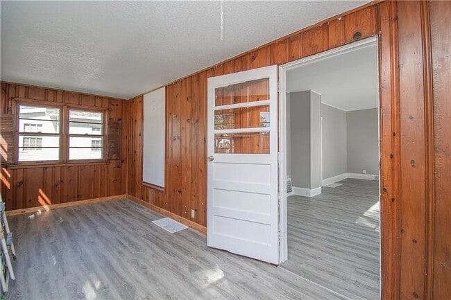 Building Photo - 409 3rd St