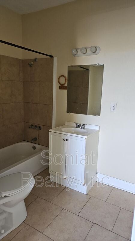 Building Photo - 13904 Hayne Blvd