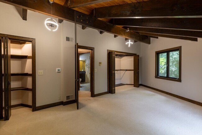 Building Photo - 1240 E Donges Ct