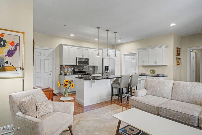 Building Photo - 87 Railroad Pl