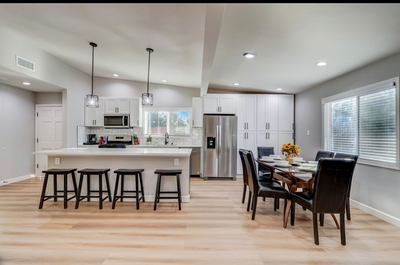 Chef Kitchen - 7745 Geyser Ave