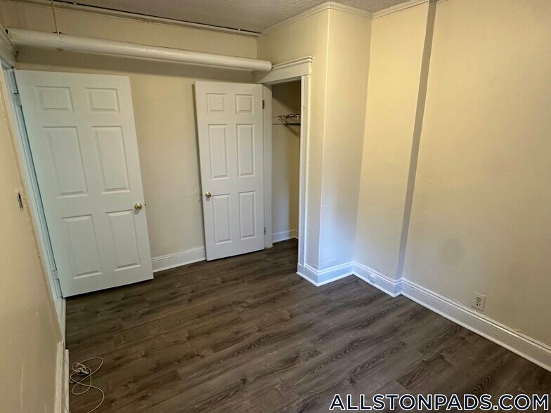 Building Photo - 524 Cambridge St