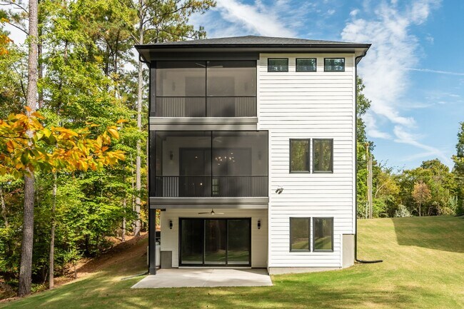 Building Photo - Modern 5-bedroom, 5-bathroom home in Durham