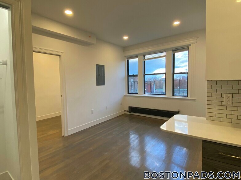 Building Photo - 11 Queensberry St