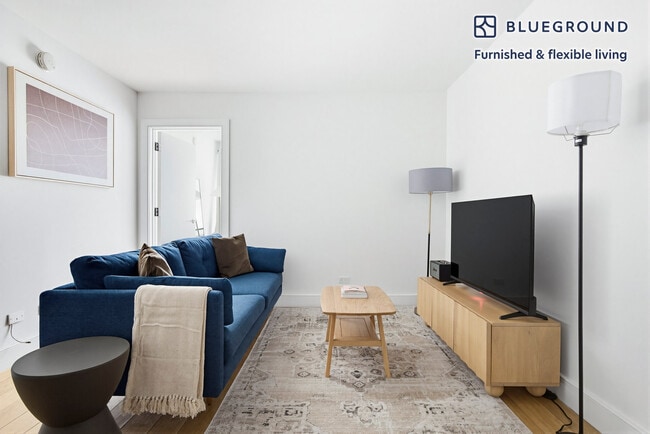 Building Photo - 230 E 44th St