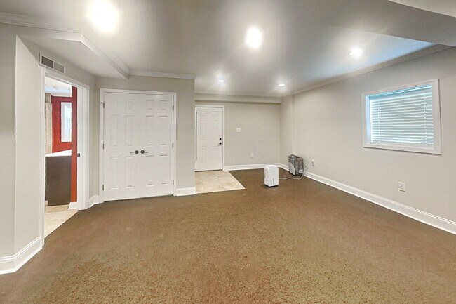 Building Photo - 2902 Delcourt Dr