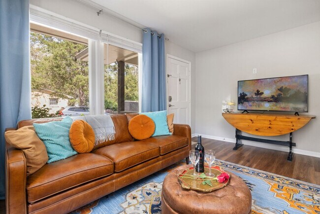 Building Photo - 500 Oak Ave