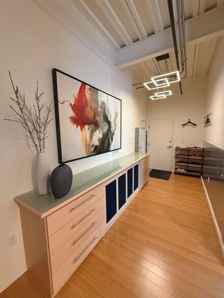 Building Photo - 1360 Walnut St