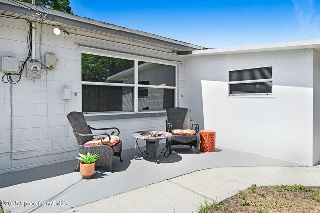 Building Photo - 1028 Coronado Dr
