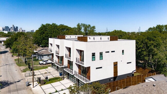 Building Photo - 410 Avenue L