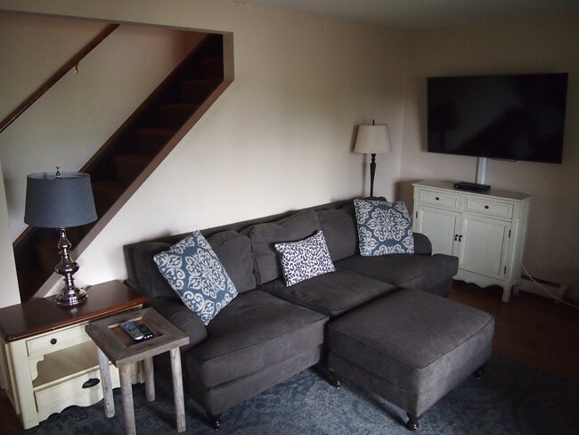 Building Photo - 2 Bedroom 2 bath, Hillside Whitefish Lake Condo