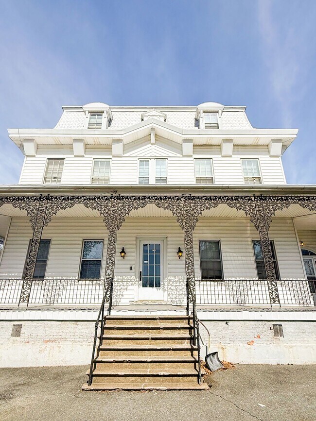 Building Photo - 497 Norwood Rd