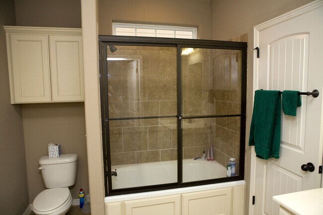 Building Photo - Available Now! 4-Bedroom, 3.5-Bathroom Hom...