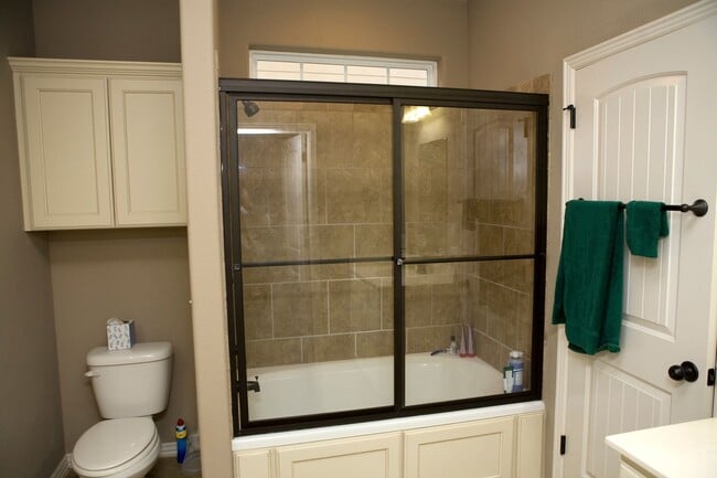 Building Photo - **MOVE-IN THIS MONTH RECEIVE HALF A MONTH OF FREE RENT* Available Now! 4-Bedroom, 3.5-Bathroom Ho...