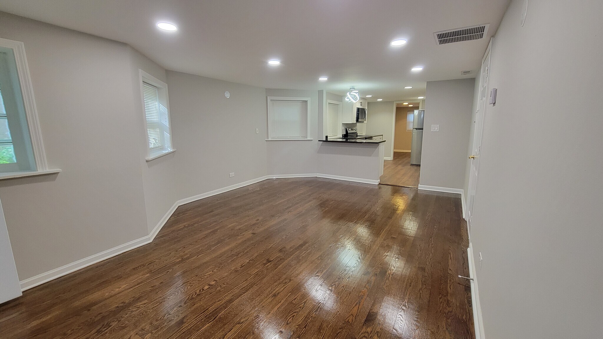 Building Photo - 5749 N Talman Ave