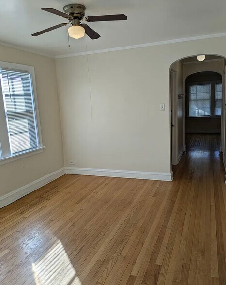 Building Photo - 10415 S Vernon Ave