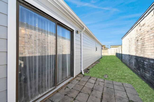 Building Photo - 11726 Lima Dr