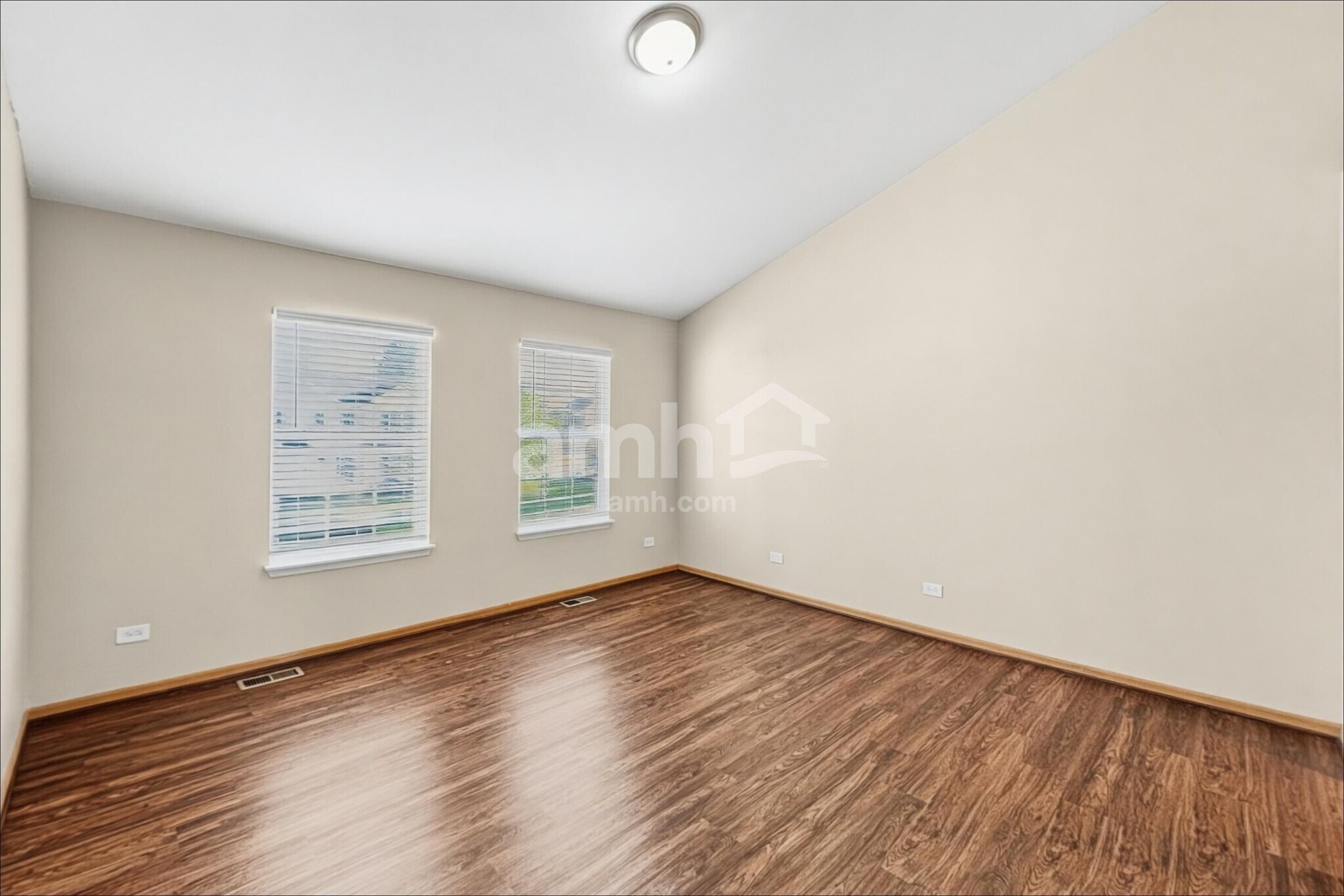 Building Photo - 204 Winding Trl