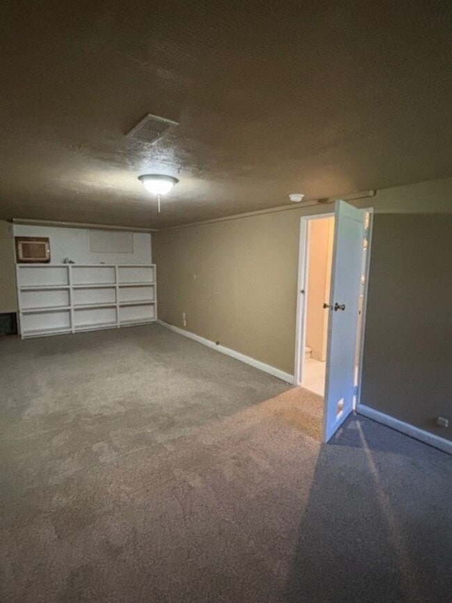 Building Photo - 2 Bed 2 Bath Home