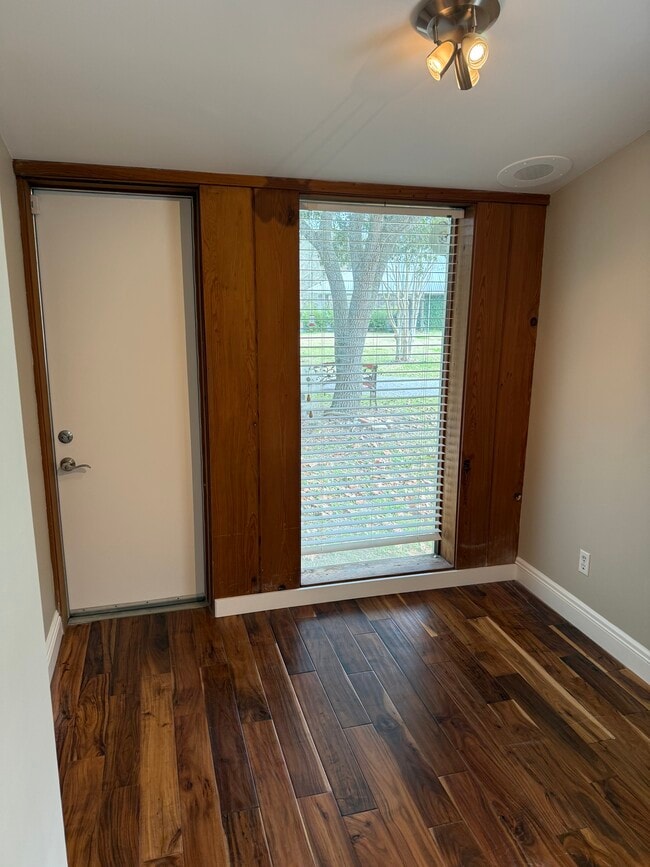 Building Photo - 6916 Danielle Rd