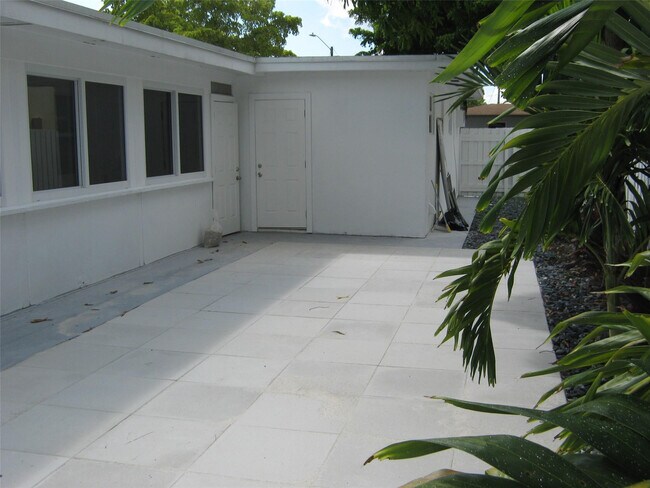 Building Photo - 1841 Adams St