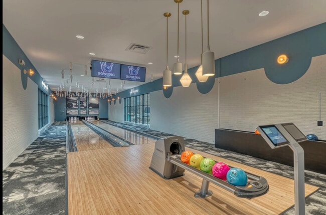 Building Photo - 806 Foxworth Blvd