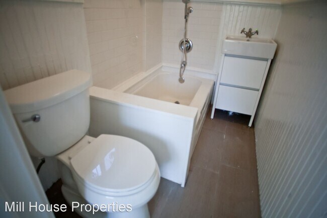 Building Photo - 3 br, 1 bath House - 502 North Street