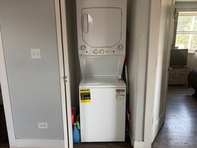 Building Photo - 5637 W 63rd St