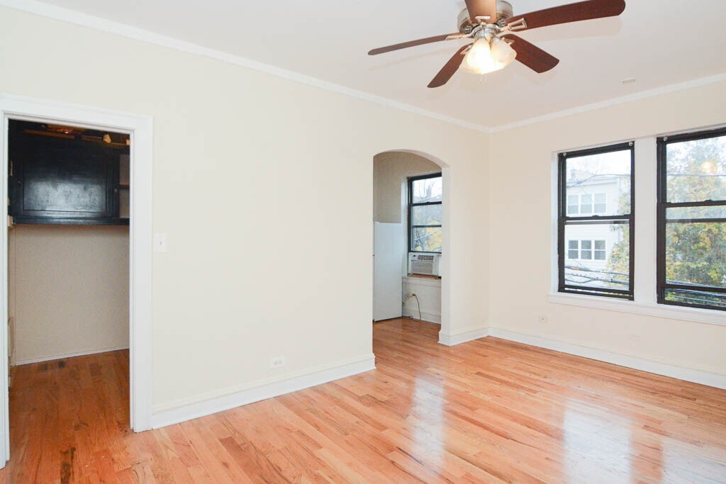 Building Photo - 4856 N Damen Ave