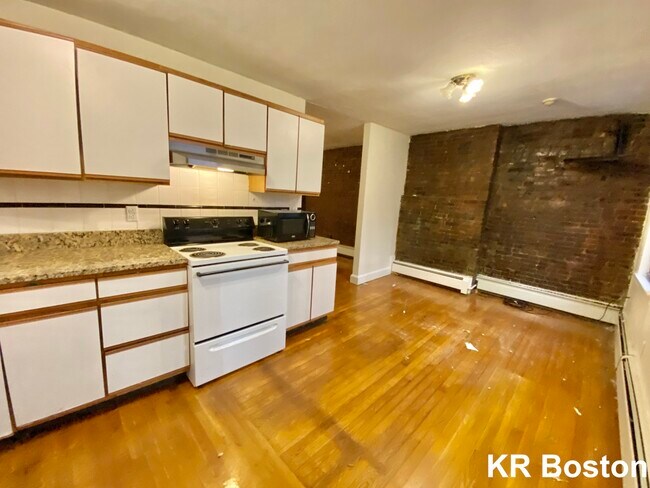 Building Photo - 34 Bradford St