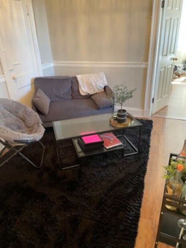 Building Photo - Allston 2 bedroom apartment - Available 6/1