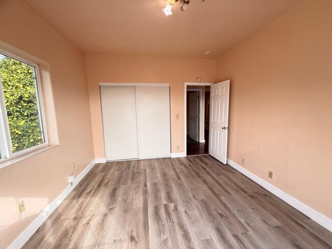 Building Photo - 8027 Ney Ave