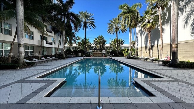 Building Photo - 2401 NE 65th St