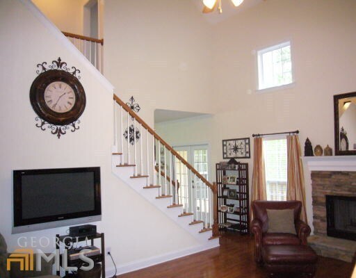 Building Photo - Great location, HOA community, swim/tennis...