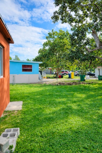 Building Photo - 890 NW 106th St