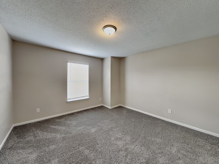 Building Photo - 9207 Wandflower Dr