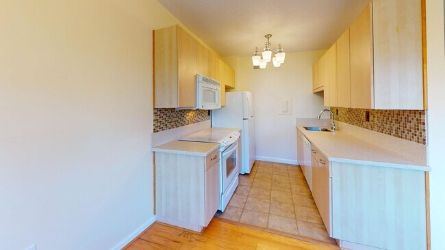 Building Photo - Dupont Circle One Bedroom W/Off Street Par...