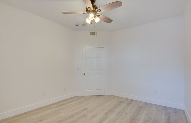 Building Photo - Horizon Hills Condominiums