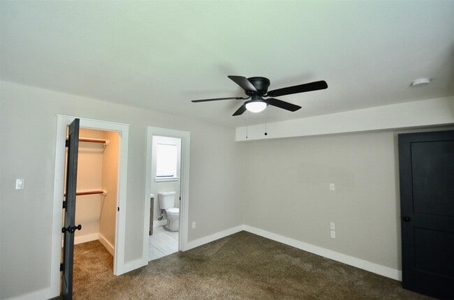 Building Photo - 4735 Redbud St