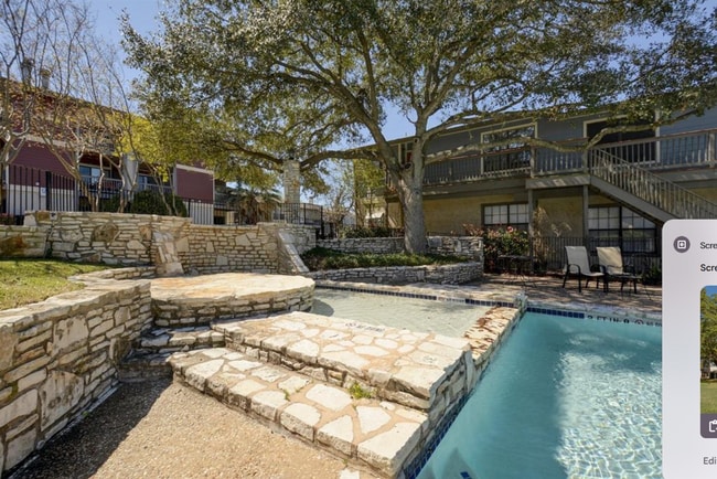 Building Photo - Updated one bedroom condo in heart of Austin!