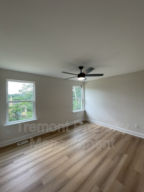 Building Photo - 20 W 51st St