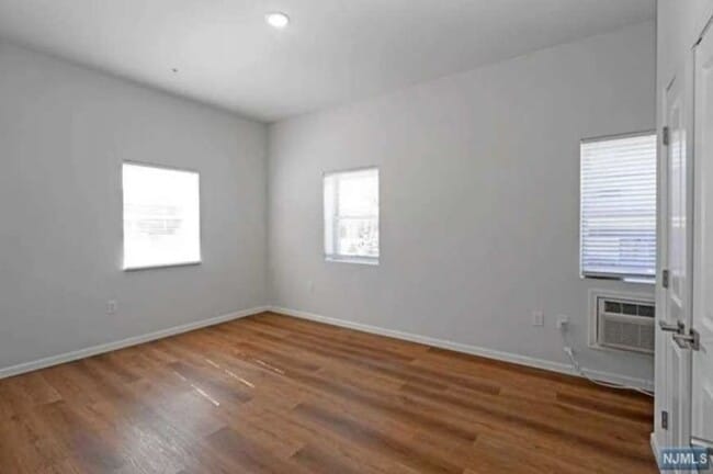 Building Photo - 72 Burroughs Pl