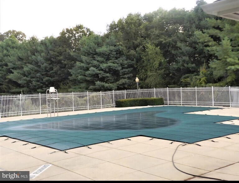 Building Photo - 5000 Willow Branch Way