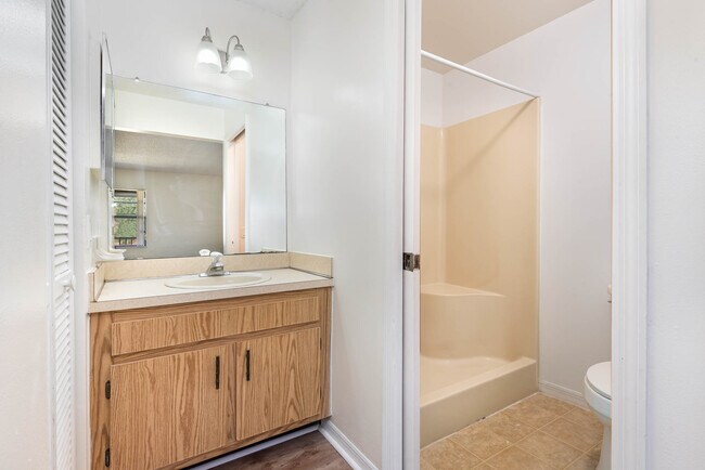 Building Photo - 1029 Regency Dr